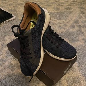 NIB Florsheim size 2.5 kids navy sneakers